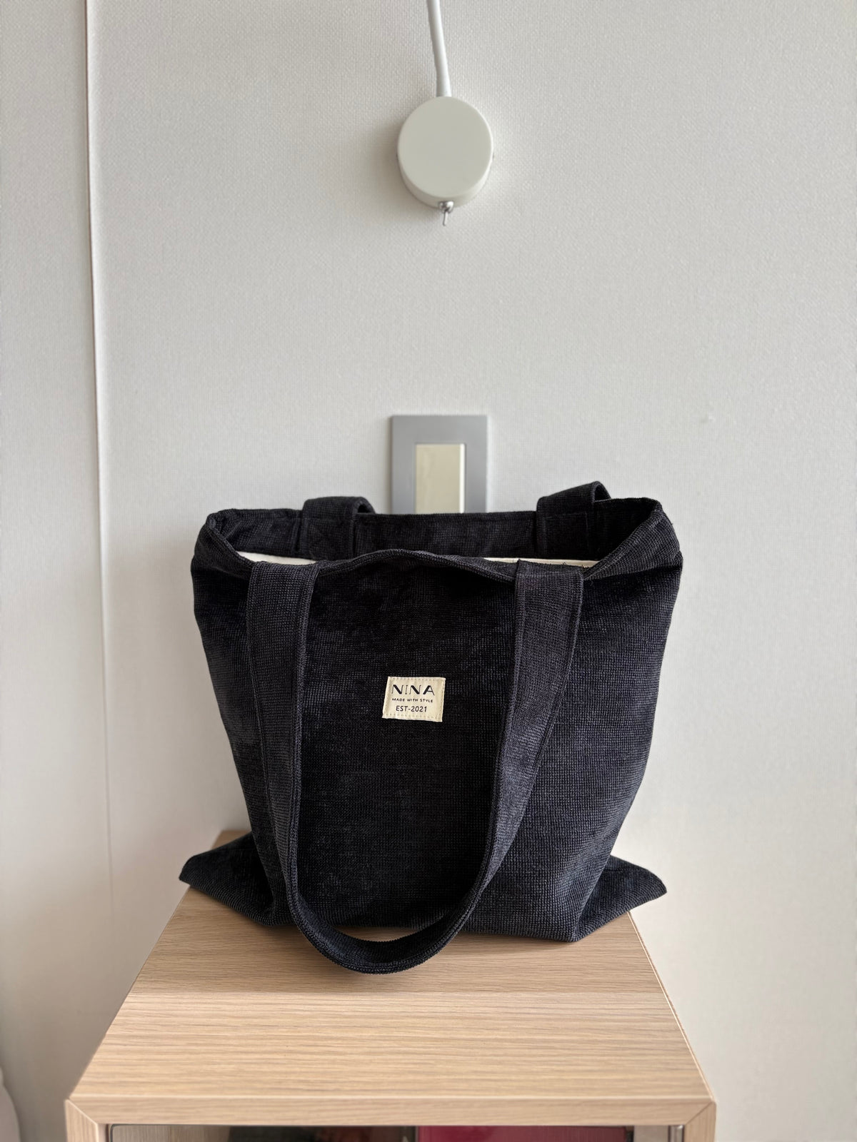 Classic Black Tote bag Lisa