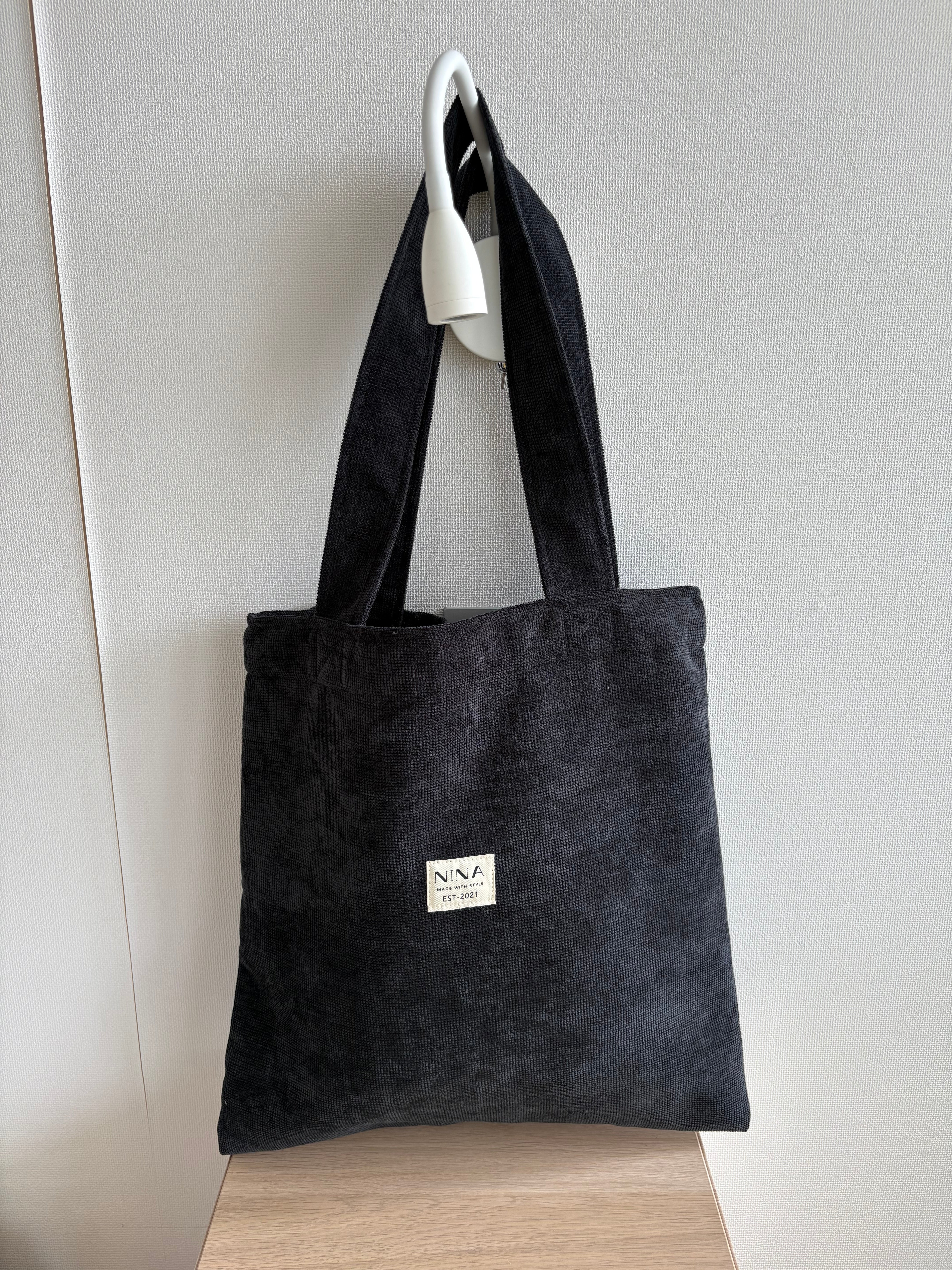 Classic Black Tote bag Lisa